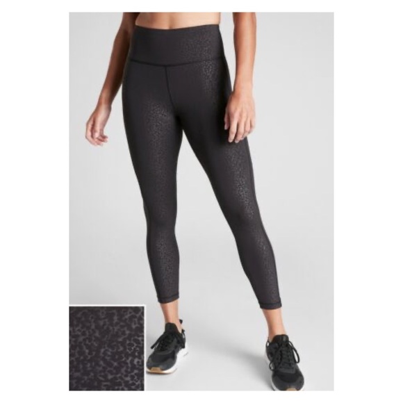 Athleta Ultimate Stash Pocket Embossed XS EUC - Picture 2 of 9